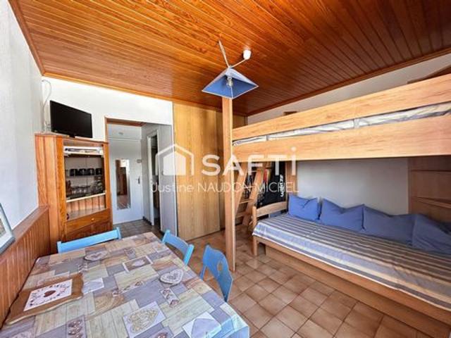 Studio 4 pers SKIS AUX PIEDS, vue montagne dégagée
