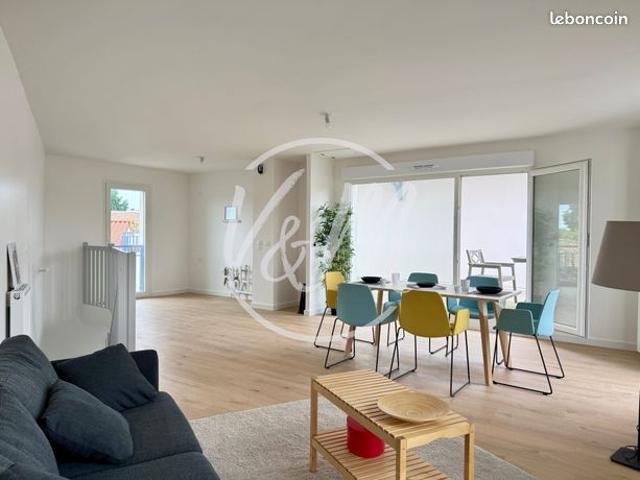 Studio 4 pièces 104 m²