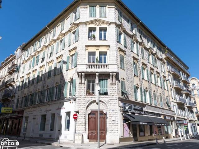 Studio 4 pièces 100 m²