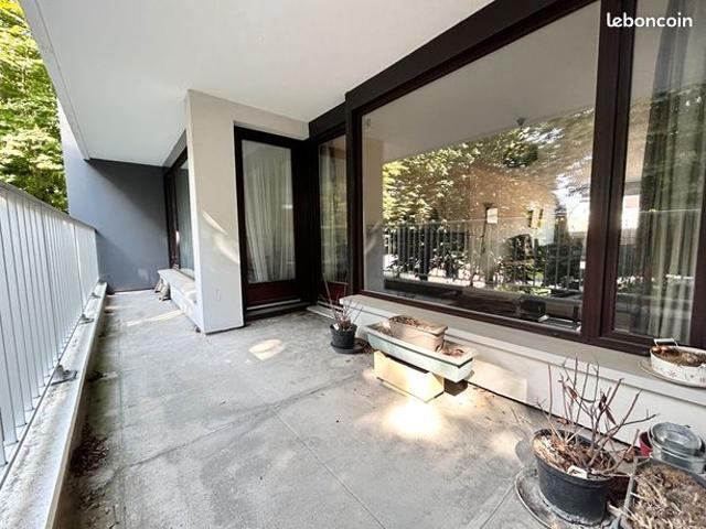 Studio 4 pièces 100 m²