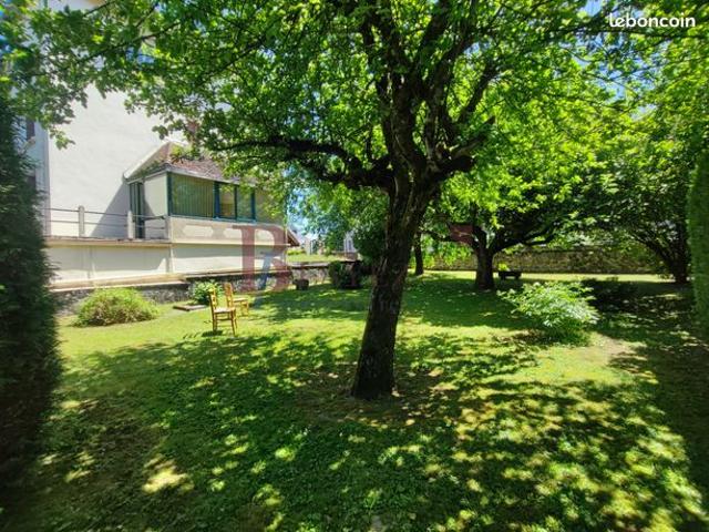 Studio 4 pièces 102 m²