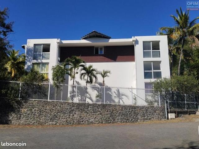 Studio 4 pièces 103 m²