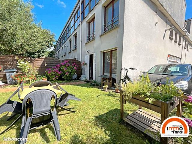 Studio 4 pièces 115 m²