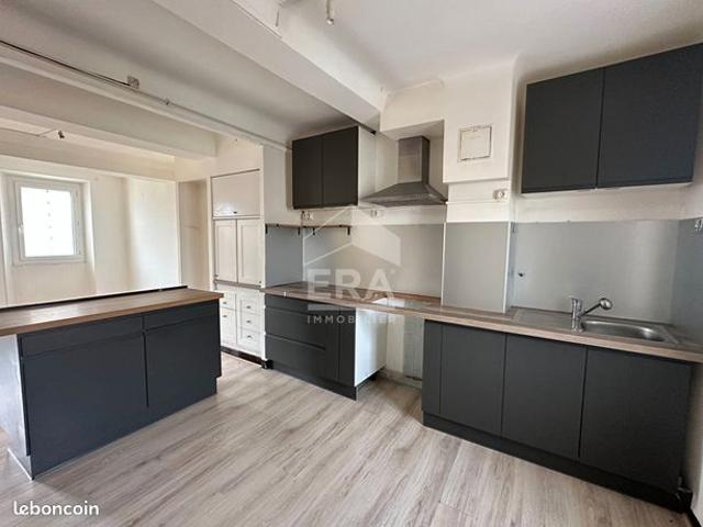 Studio 4 pièces 111 m²