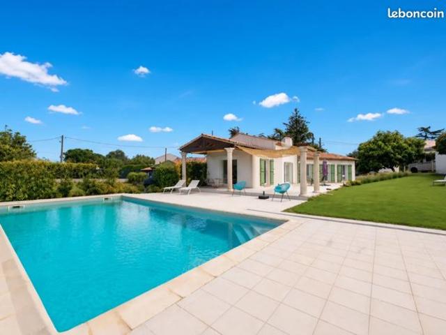 Studio 4 pièces 150 m²