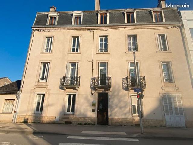 Studio 4 pièces 65 m²