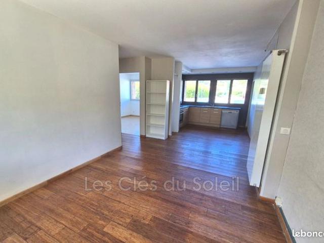 Studio 4 pièces 74 m²