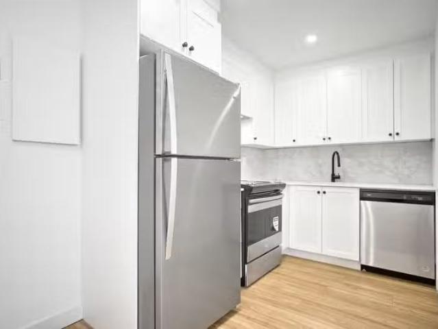 Studio 5215 1re Avenue