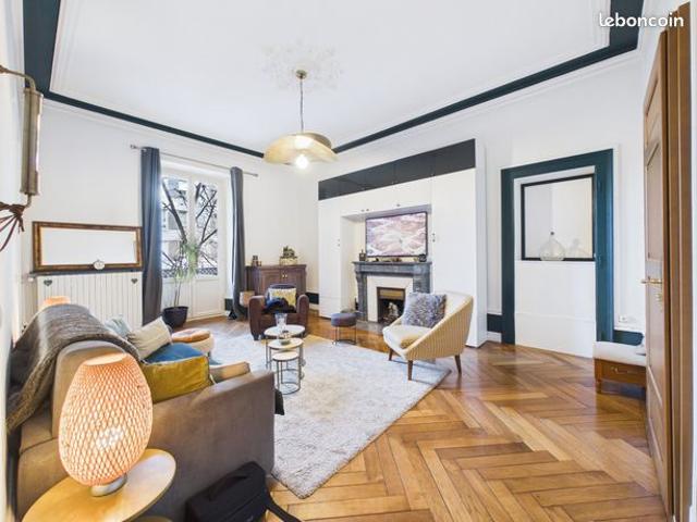 Studio 5 pièces 103 m²