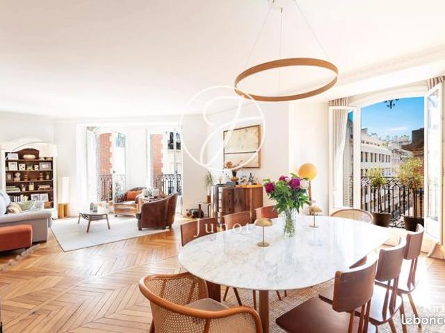 Studio 5 pièces 136 m²