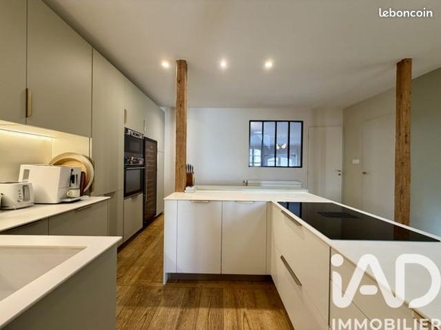 Studio 5 pièces 130 m²