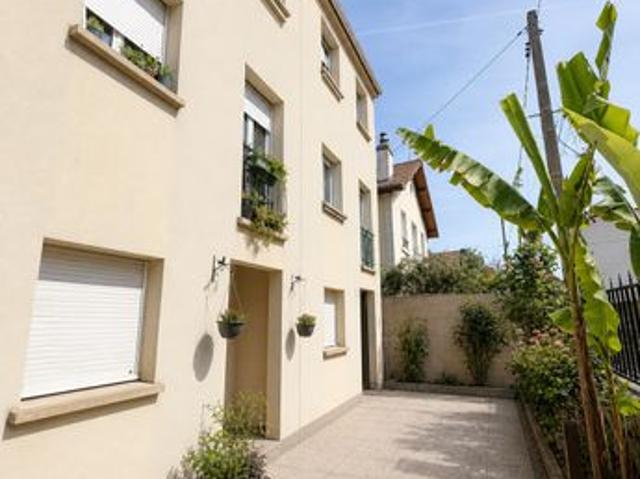 Studio 5 pièces 145 m²