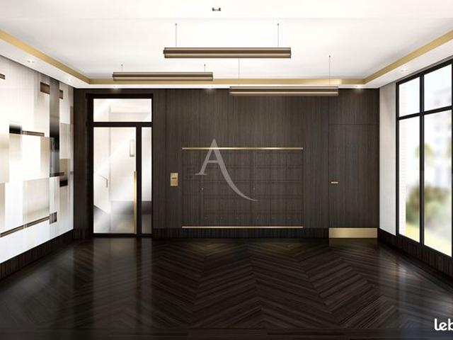 Studio 5 pièces 148 m²