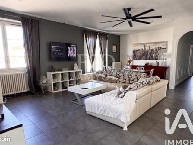 Studio 5 pièces 157 m²