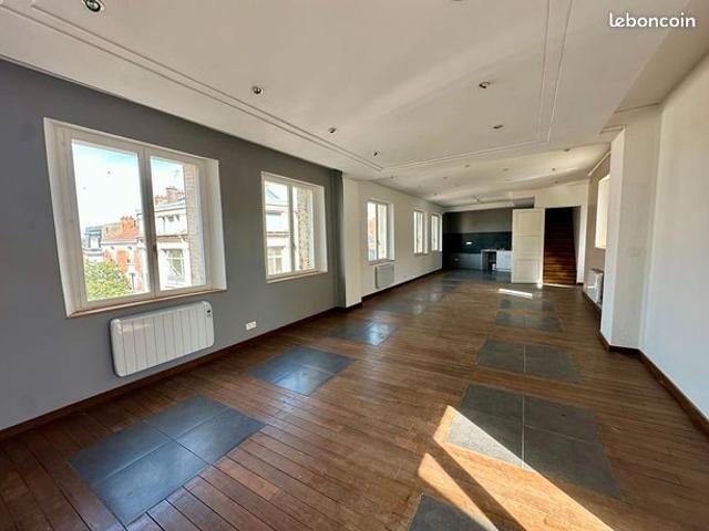 Studio 5 pièces 150 m²