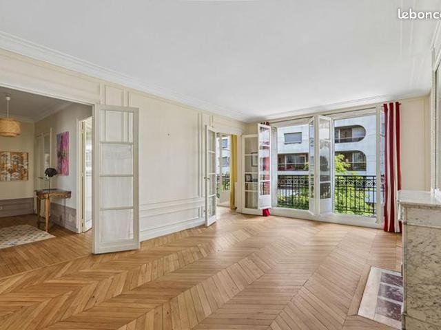 Studio 5 pièces 167 m²