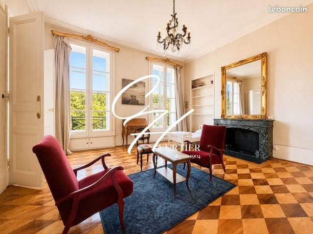 Studio 5 pièces 175 m²