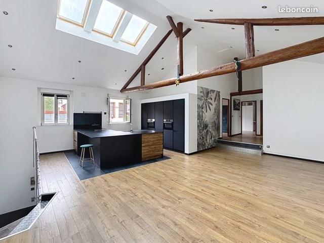 Studio 5 pièces 170 m²