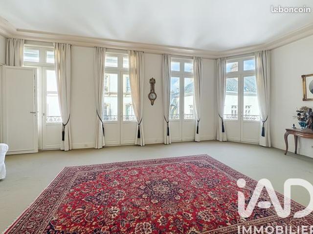 Studio 5 pièces 173 m²