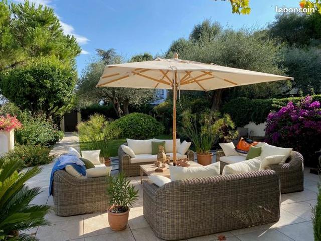 Studio 5 pièces 227 m²
