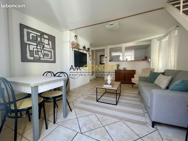 Studio 5 pièces 79 m²