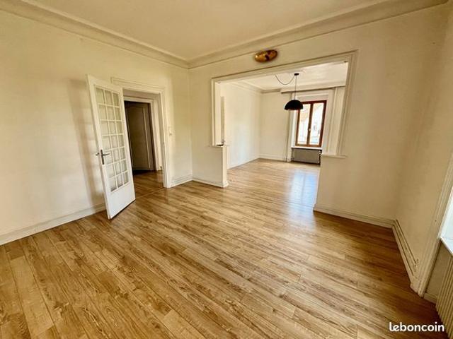 Studio 5 pièces 94 m²