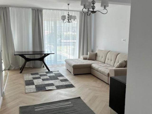 Studio 60 mp, etajul 2 cu loc parcare si balcon, situat in cartierul Tractorul