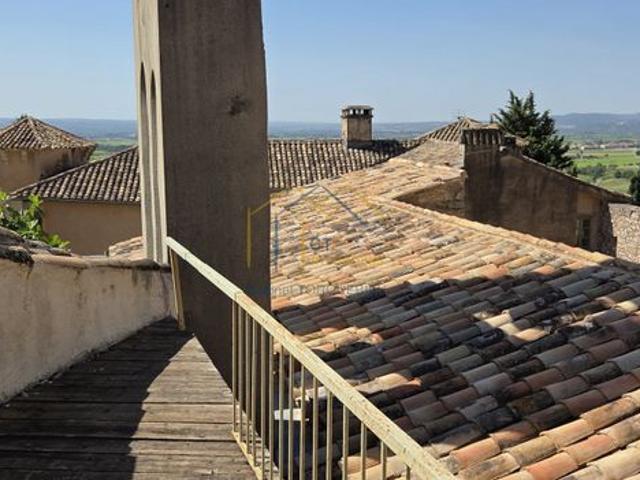 Studio 6 pièces 125 m²