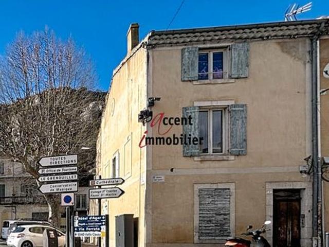 Studio 6 pièces 120 m²