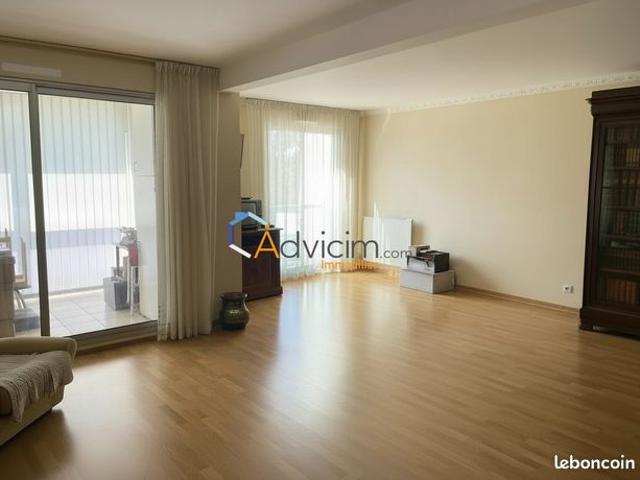 Studio 6 pièces 120 m²