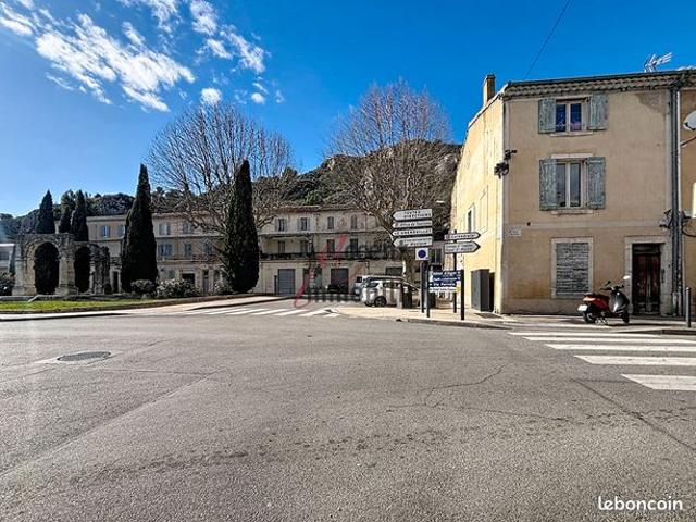 Studio 6 pièces 120 m²