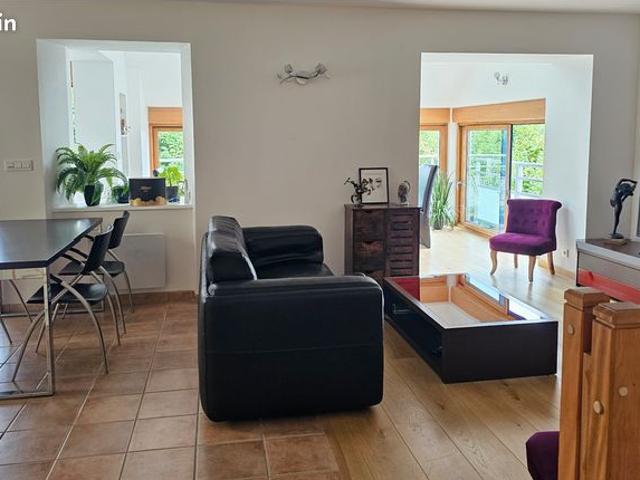Studio 6 pièces 121 m²