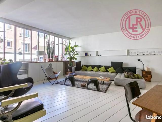 Studio 6 pièces 148 m²