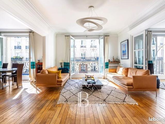 Studio 6 pièces 155 m²