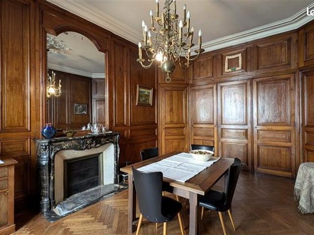Studio 6 pièces 161 m²