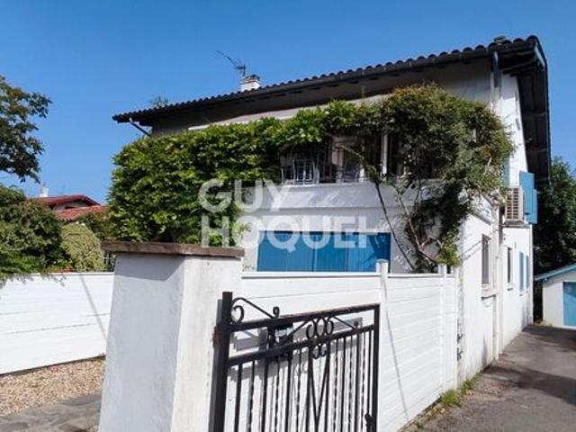 Studio 6 pièces 174 m²