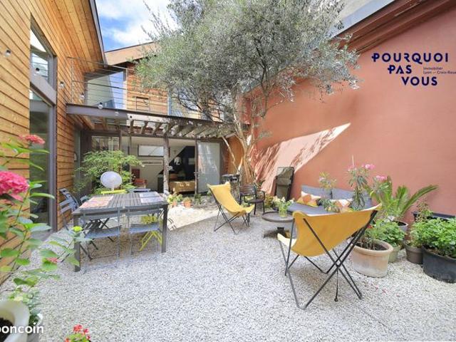 Studio 6 pièces 170 m²
