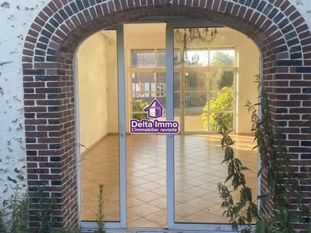 Studio 6 pièces 200 m²