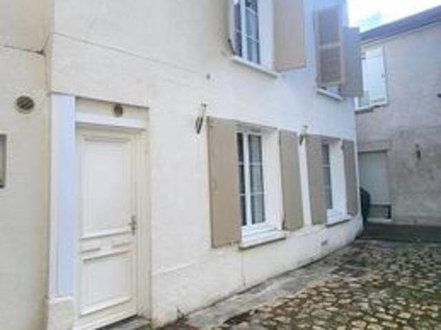 Studio 6 pièces 42 m²