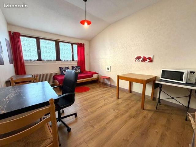 Studio 6 pièces 95 m²