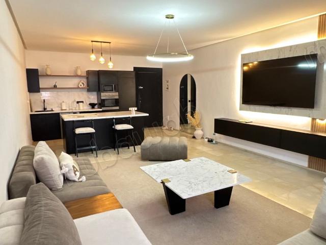 Studio 82 m² refait à neuf, Location longue durée, Gare de Guéliz