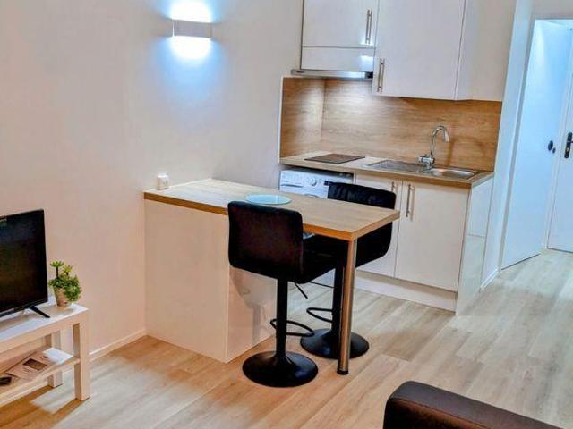 Studio Courbevoie La Défense de 18 m2 meublé