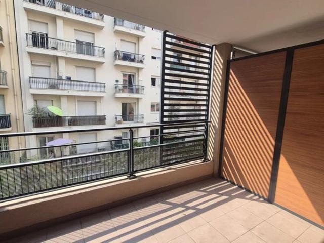 studio coeur de nice terrasse