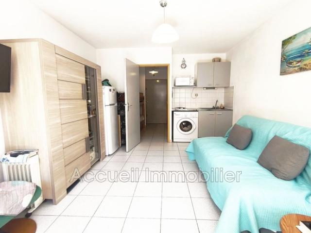 Studio cabine au 1er étage d'environ 24 m² avec loggia vitrée