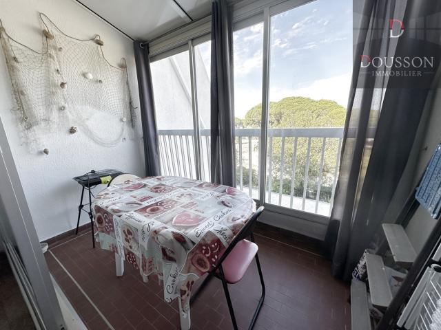 PORT CAMARGUE STUDIO CABINE 26,40 m2 AVEC CELLIER