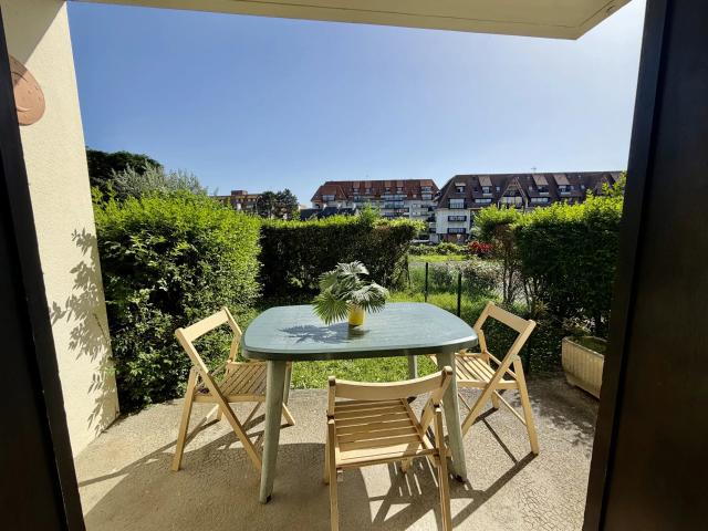 STUDIO CABINE AVEC TERRASSE ET JARDIN