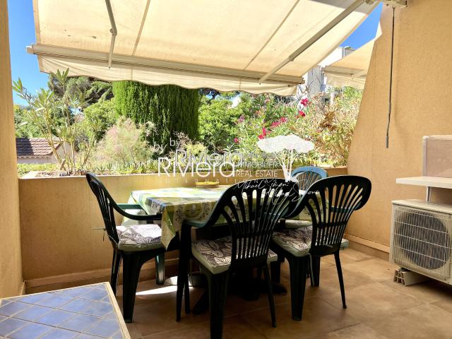 STUDIO CABINE AVEC TERRASSE PROCHE CENTRE !