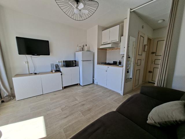 STUDIO CABINE A PROXIMITE DE LA PLAGE DU MOLE