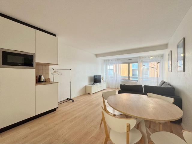 Studio cabine dans le centre de Saint Raphael
