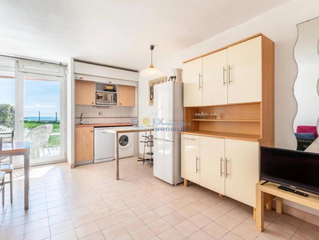 STUDIO CABINE 1ERE LIGNE MER A LA CORNCHE A SETE